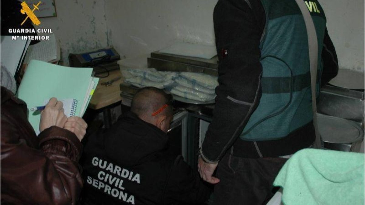 Dos detenidos por vender pizzas clandestinas. ECB