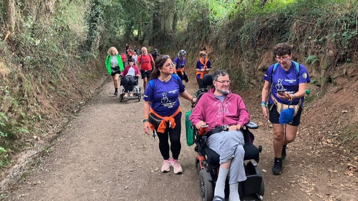 Dabiz Riaño, científico mirandés afectado de ELA, en pleno Camino de Santiago. ECB
