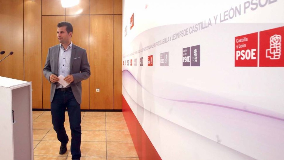 El secretario general del PSOE CyL, Luis Tudanca, comparece ante la prensa tras presidir la Permanente de la Comisión Ejecutiva Autonómica (CEA) del PSOE de Castilla y León-Ical