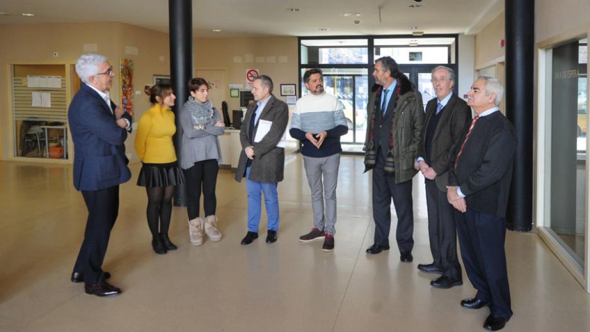Representantes de Fundación Aspanias y de la Universidad de Burgos, con el rector y el presidente de la fundación a la cabeza, hicieron una visita por las instalaciones.-ISRAEL L. MURILLO
