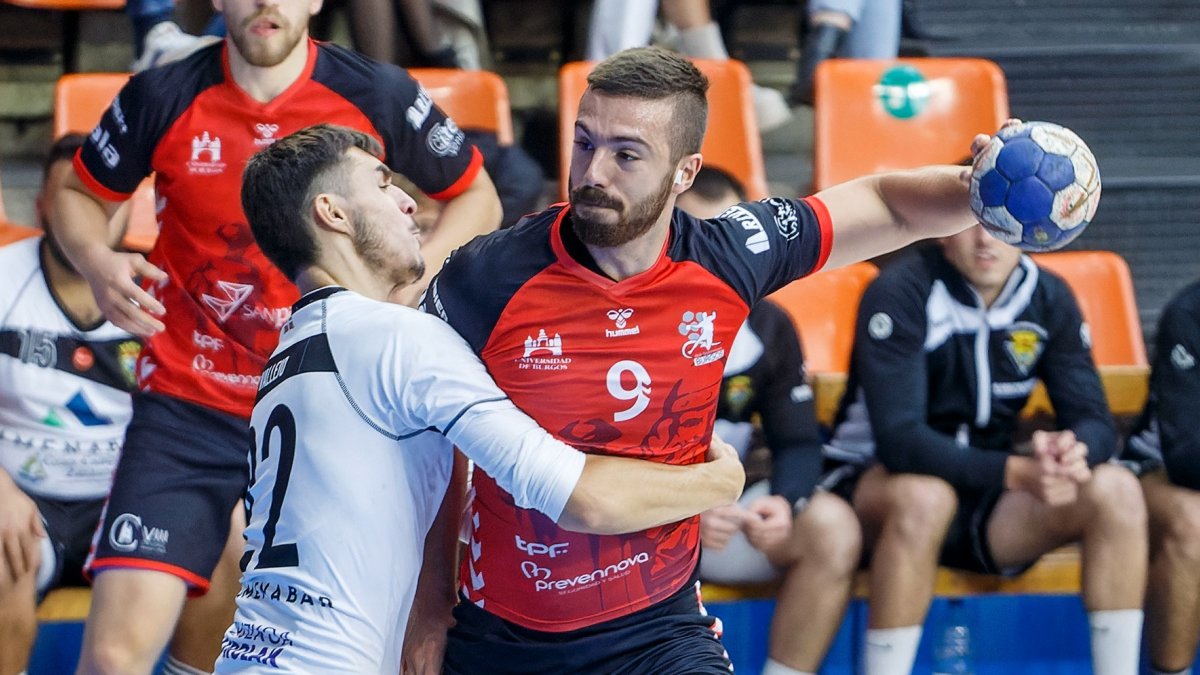 Lander Simón busca el lanzamiento a puerta. SANTI OTERO