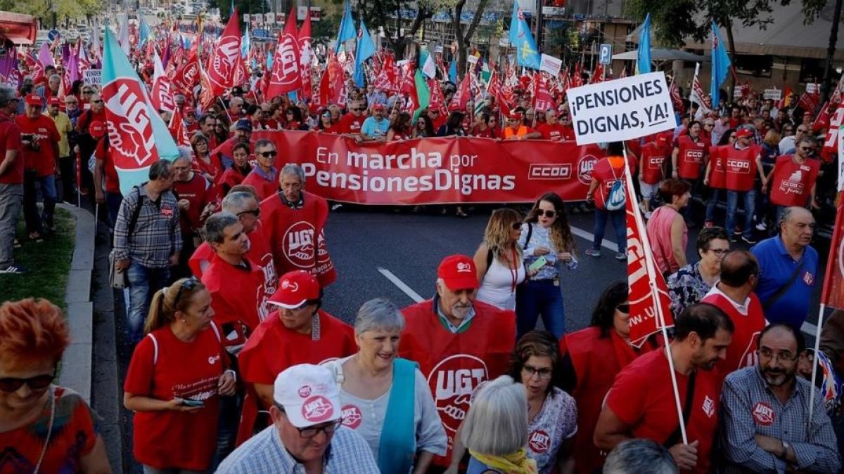 Manifestación de mayores por una pensiones dignas, esta mañana en Madrid.-EL PERIÓDICO