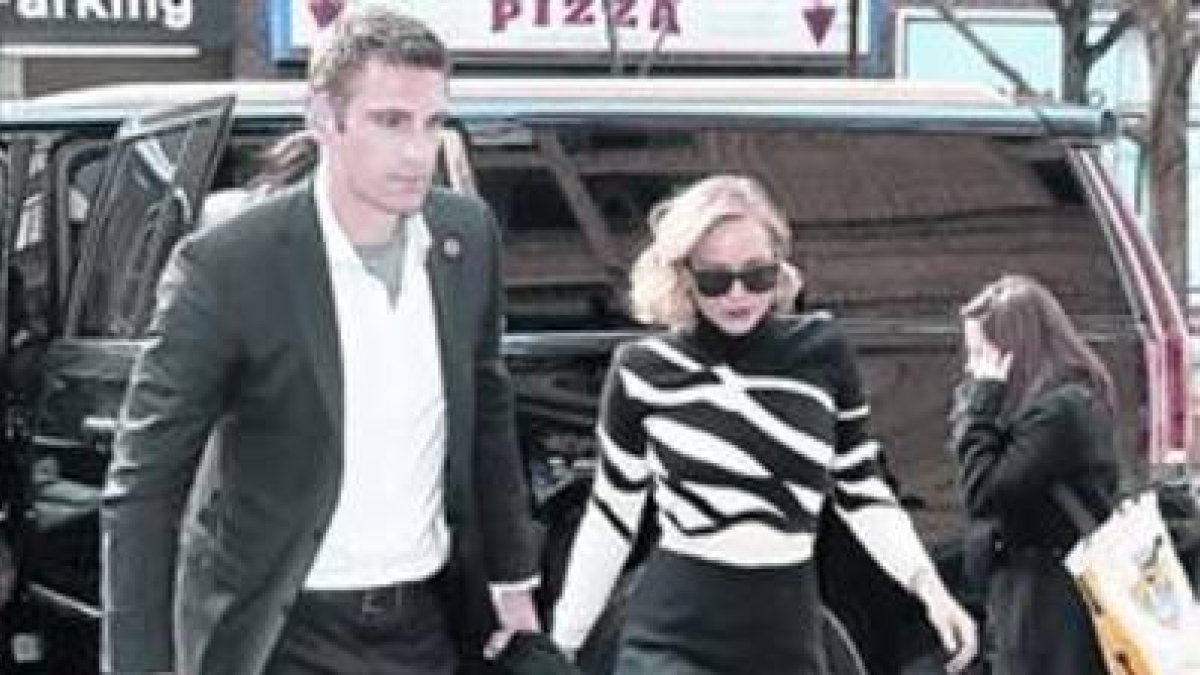 Greg Lenz acompaña a Jennifer Lawrence en Nueva York, en marzo.-GTRES