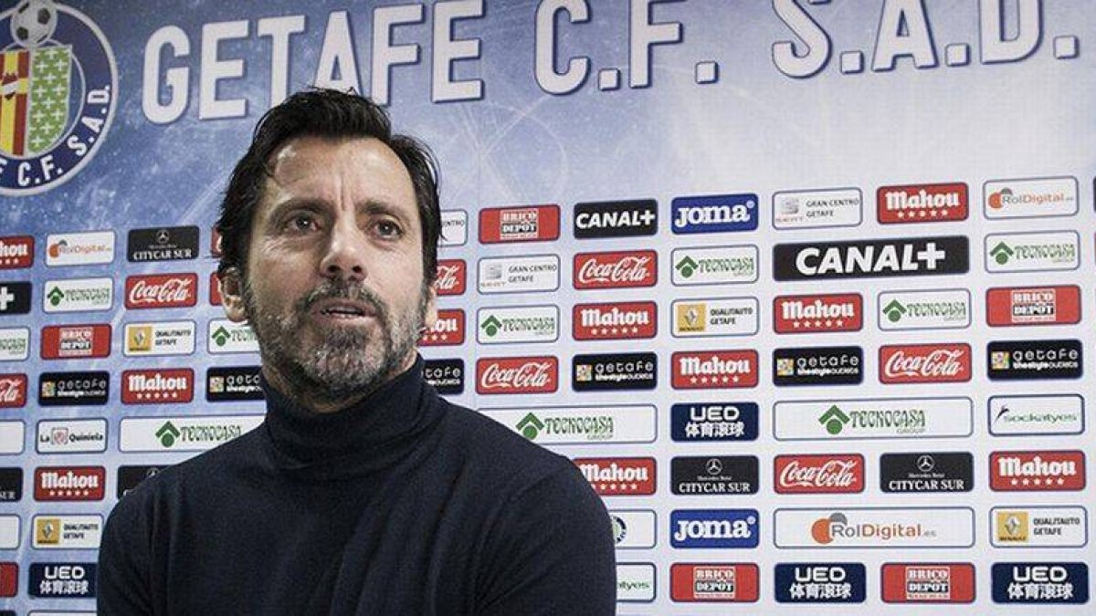 Quique Sánchez Flores en rueda de prensa en el estadio del Getafe.-Foto: EFE / LUCA PIERGIOVANNI