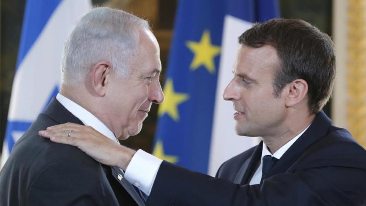 Macron y Netanyahu tras la reunión que han mantenido en París.-AP / STEPHANE MAHE
