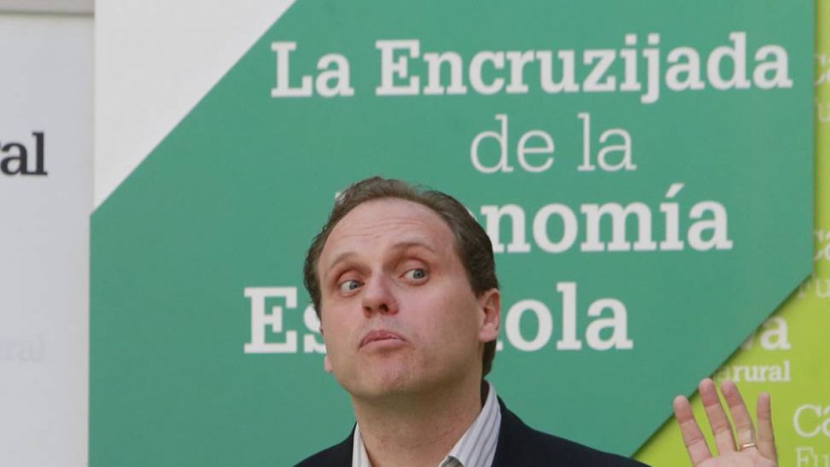 Daniel Lacalle en el transcurso de su intervención en el Hotel NH.-RAÚL G. OCHOA