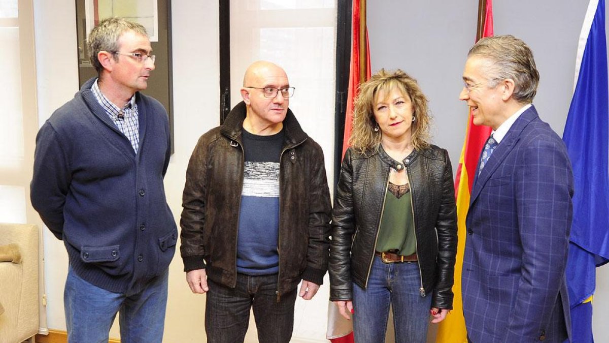 Ibáñez acudió acompañada por sus dos tenientes de alcalde.-ISRAEL L. MURILLO