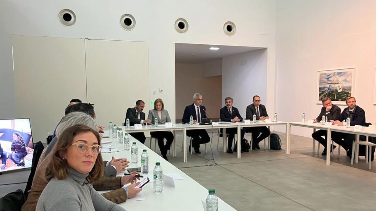 La consejera de Movilidad y Transformaci?n Digital, Mar?a Gonz?lez Corral, asiste al acto de presentaci?n del Comisionado para el Corredor Atl?ntico.