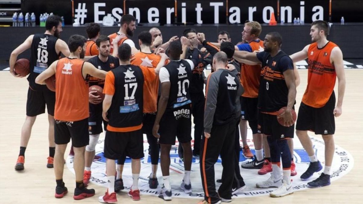 Los jugadores del Valencia Basket durante el entrenamiento previo a la final-BRENDA CANATELLI