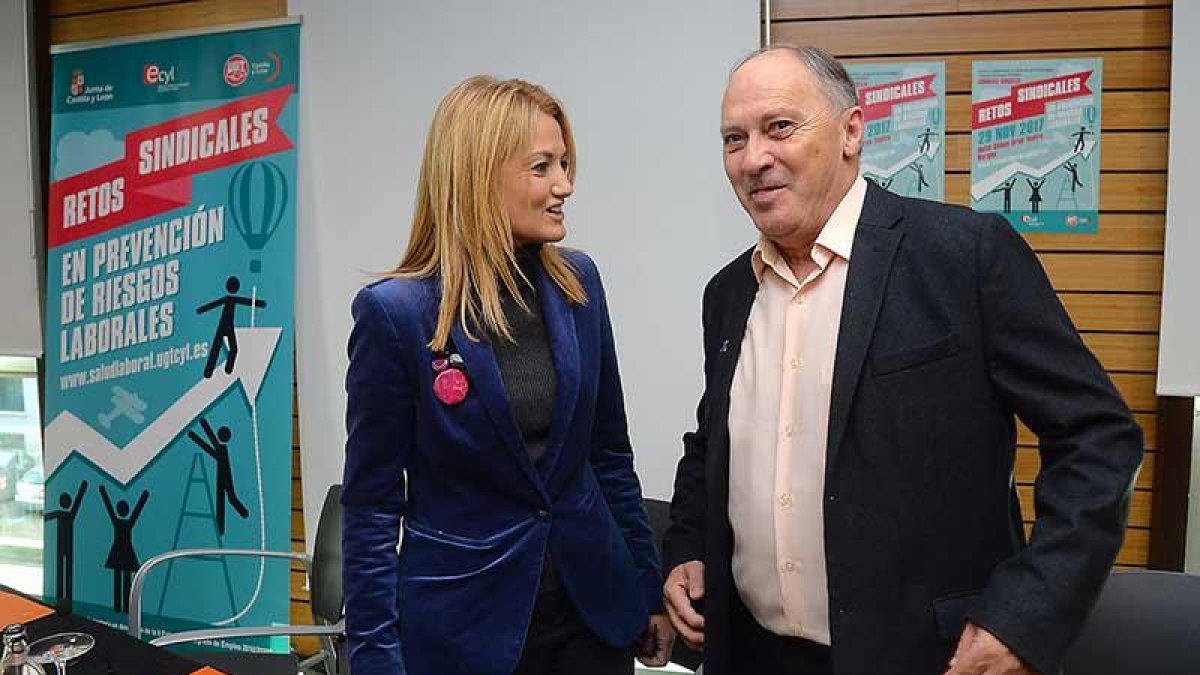 Amparo Sanz y Faustino Temprano, durante la jornada celebrada ayer.-ICAL