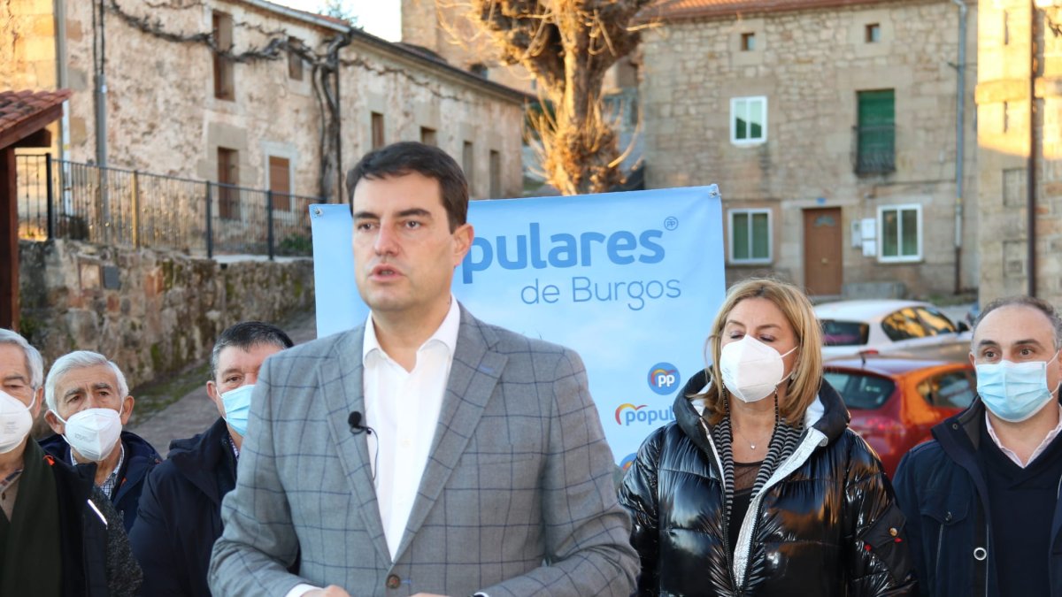 Ángel Ibáñez, durante su visita a la zona de Pinares.ECB
