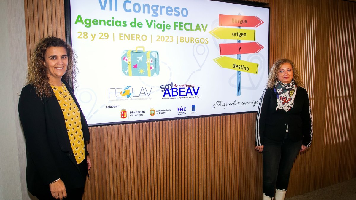 Itziar Blanco y Gema Alonso, responsables de la asociación de agencias de viajes ABEAV, en la presentación del congreso. TOMÁS ALONSO