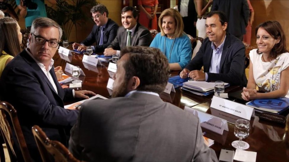 Tercera reunión de los equipos negociadores del PP y Ciudadanos-JOSÉ LUIS ROCA