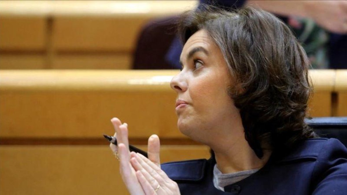 La vicepresidenta, Soraya Sáenz de Santamaría, en el Senado.-JUAN MANUEL PRATS