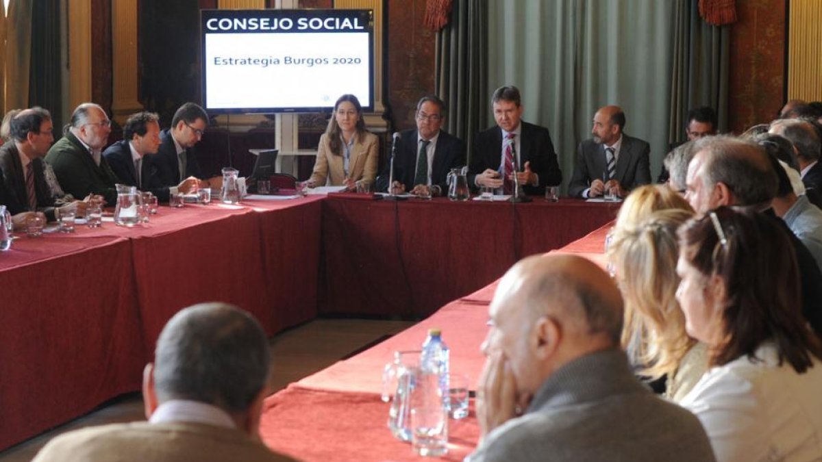 La reunión de constitución tuvo lugar el 21 de septiembre.-ISRAEL L. MURILLO