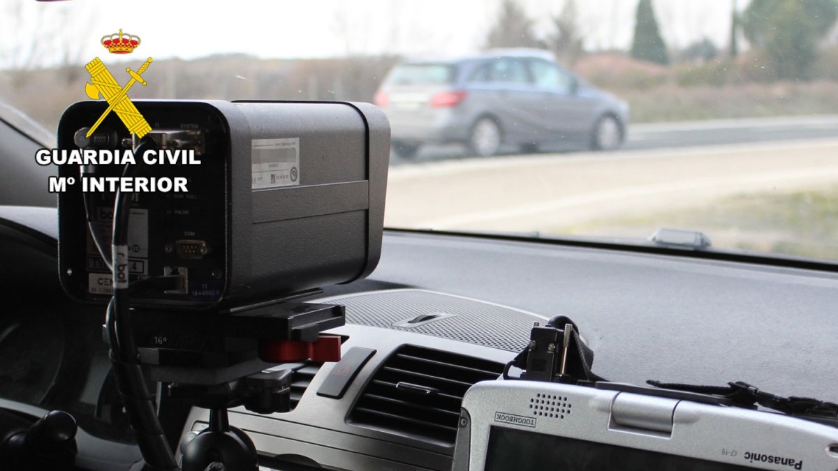 Imagen de archivo de un radar de la Guardia Civil de Tráfico. GUARDIA CIVIL