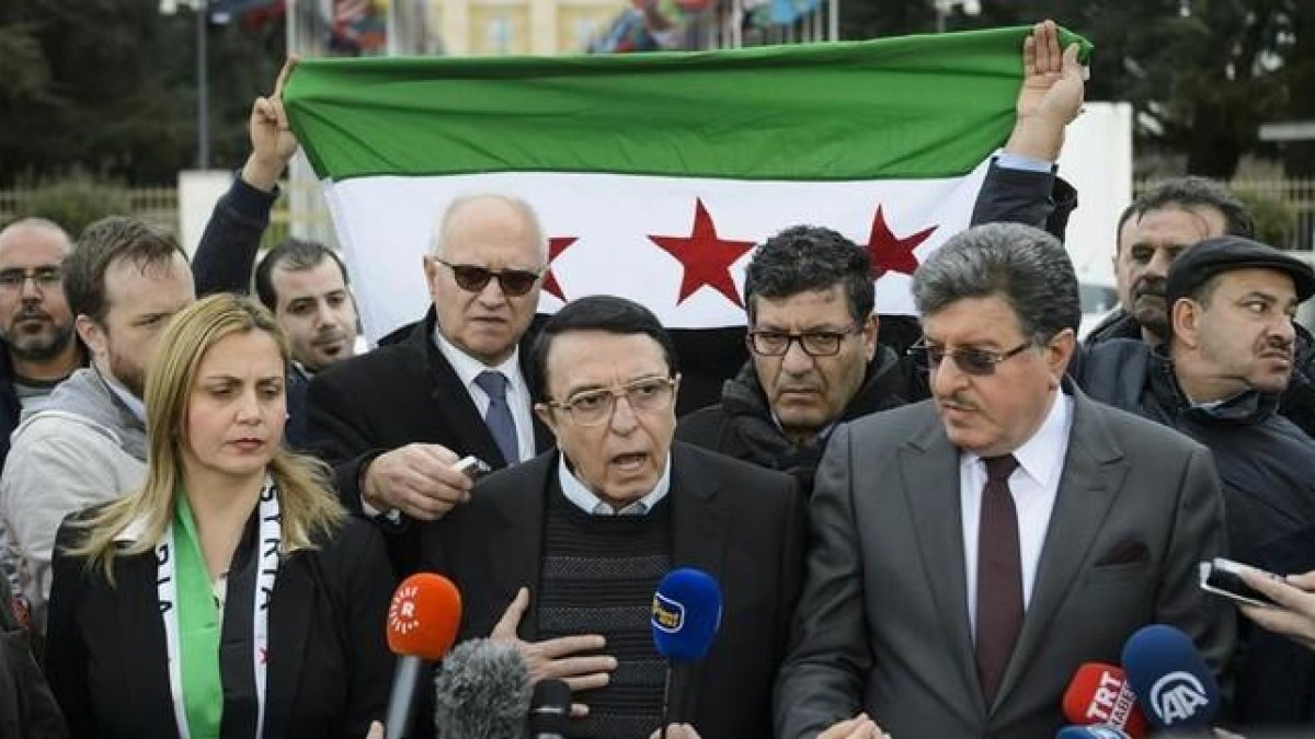 Los negociadores de la oposición siria Riyad Nasan Agha y Salem al Meslet, en una rueda de prensa en Ginebra.-AFP / FABRICE COFFRINI