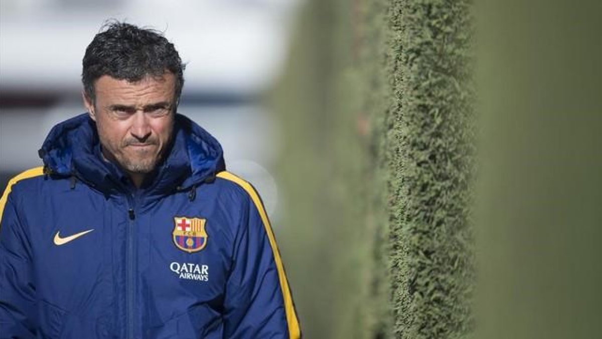 Luis Enrique se dirige a la rueda de prensa.-JORDI COTRINA