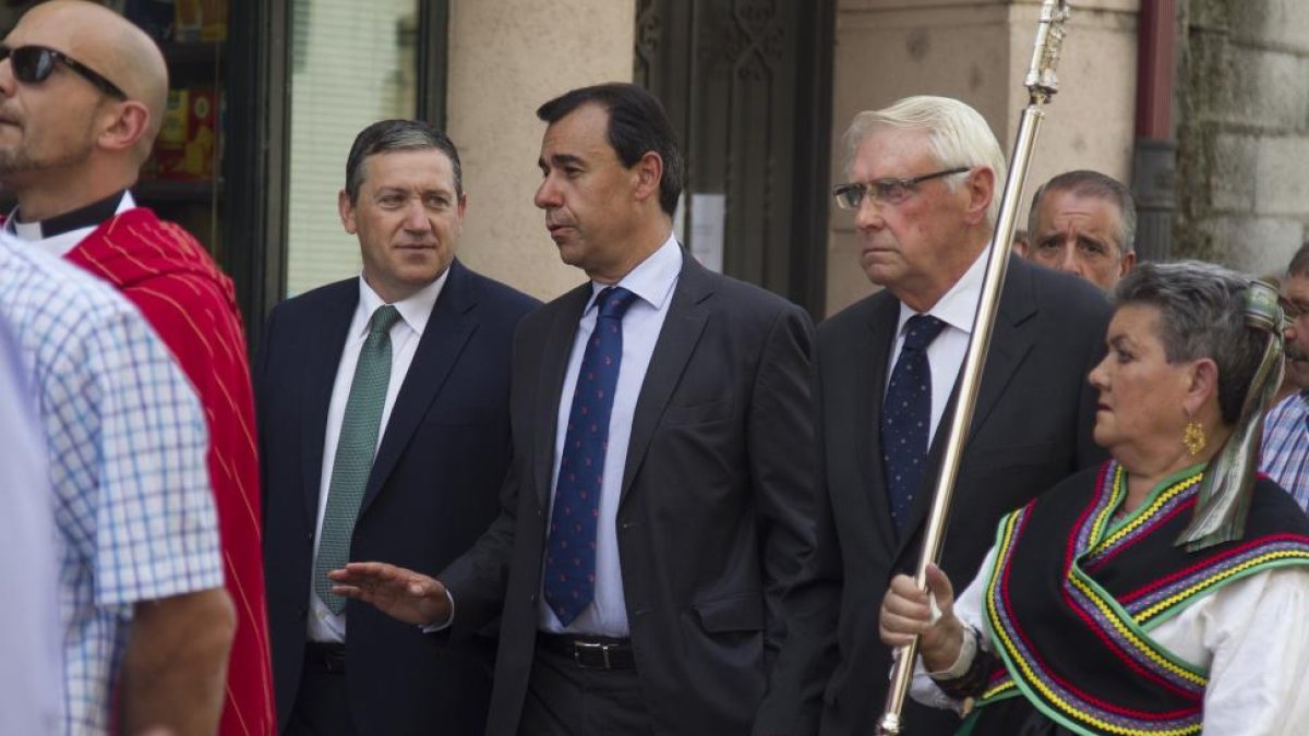 Martínez-Maillo, asistió en Alcañices a la recepción de autoridades en la festividad de La Asunción y San Roque.-ICAL