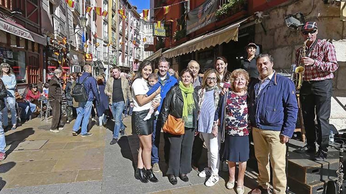 Imagen de los resposanbles del Mesón Burgos.-RAÚL G. OCHOA