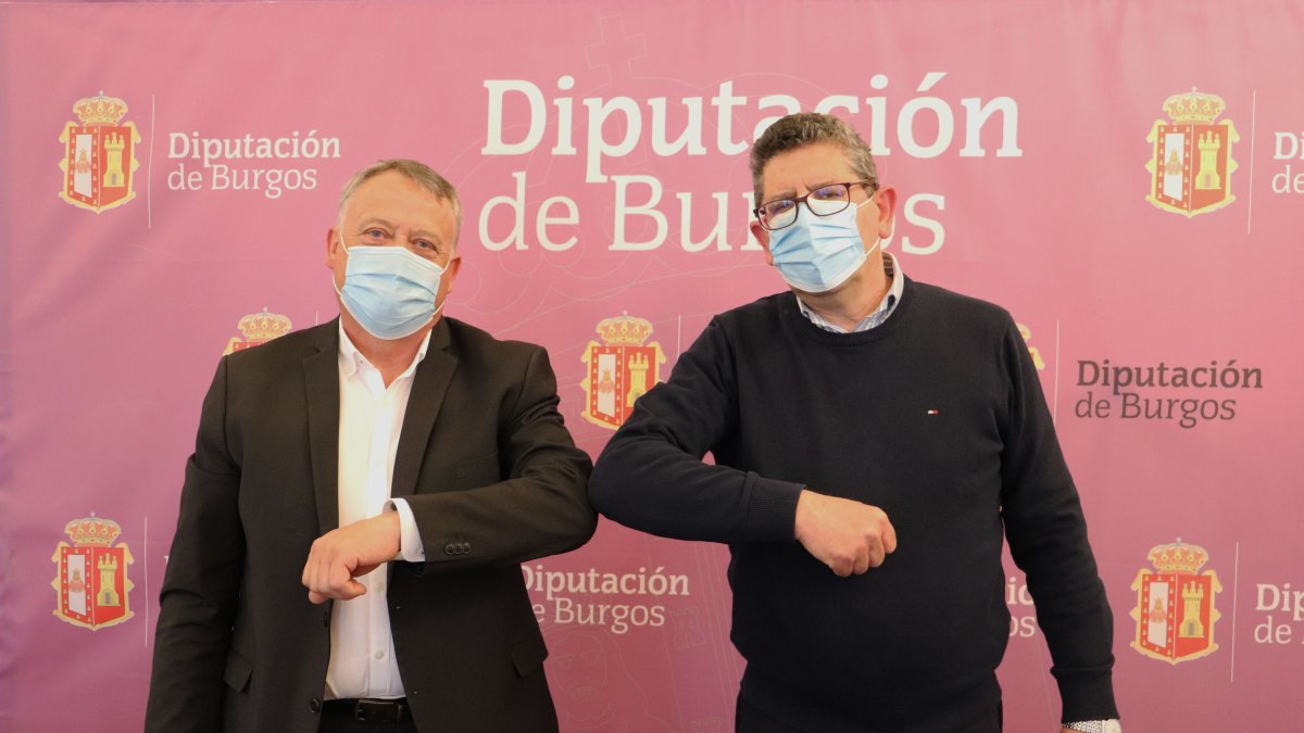 Lorenzo Rodríguez y Jesús Sadornil tras sellar el acuerdo. ECB