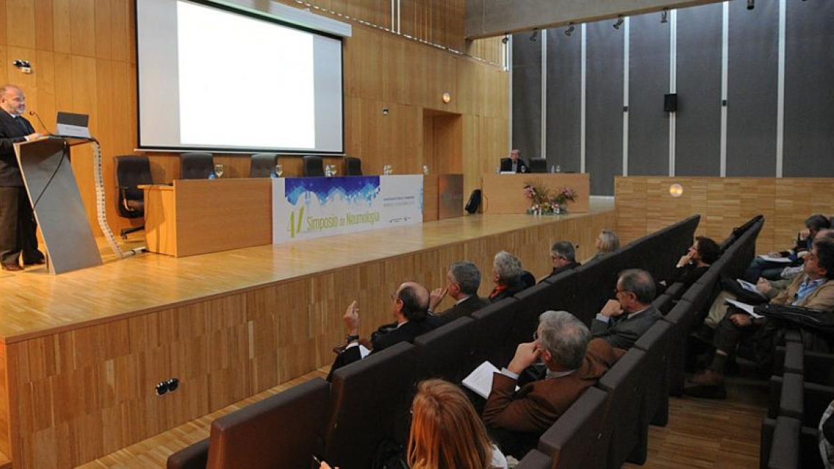 El simposio se celebró en el salón de actos del Hospital Universitario.-ISRAEL L. MURILLO