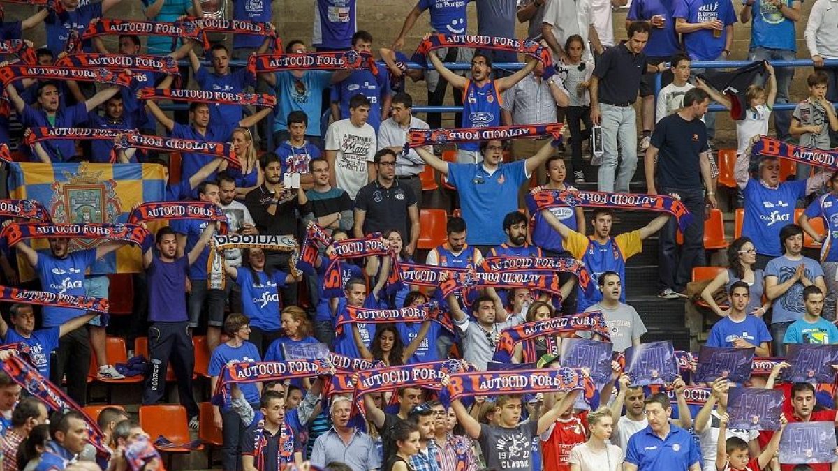 Imagen de la afición del Autocid Ford durante un partido.-SANTI OTERO