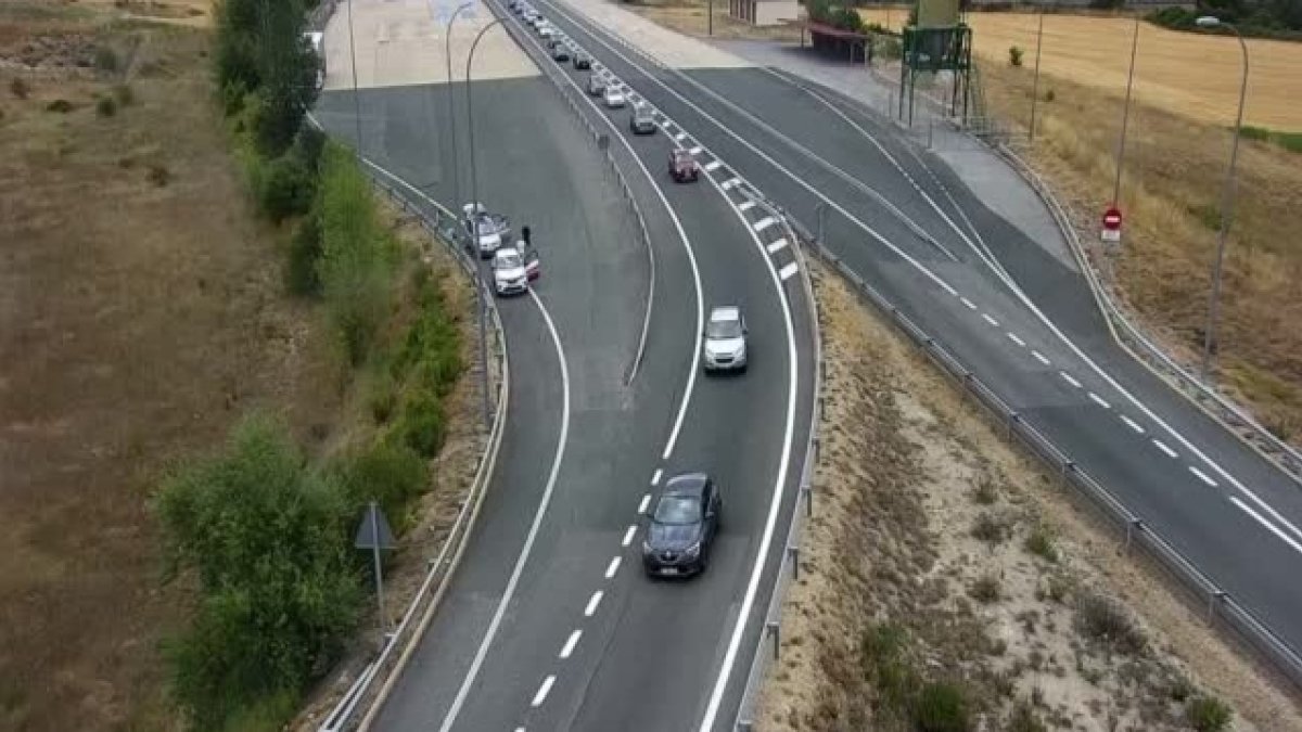 Imagen de las cámaras de Tráfico de vehículos desviados por Ameyugo. DGT