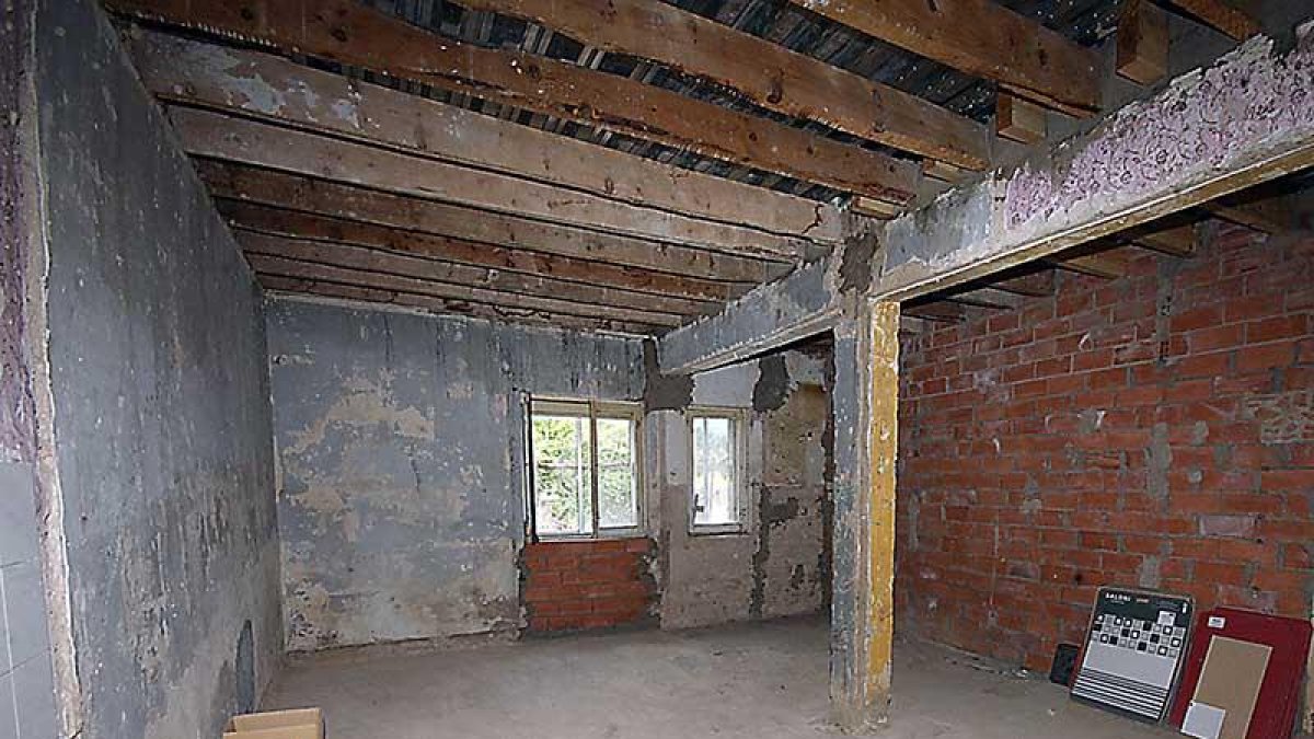 El interior del futuro albergue en obras.-G.G.