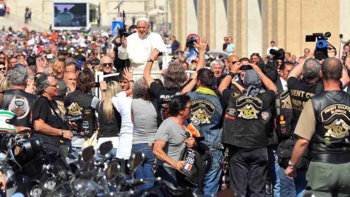 El Papa Francisco ya recibió, en el 2013, la visita de una delegación de la firma de motos Harley Davidson.-