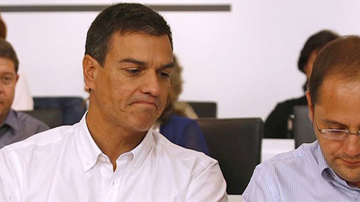El líder del PSOE ofrece un gran pacto para dar respuesta a la crisis humanitaria en Europa.-DAVID CASTRO