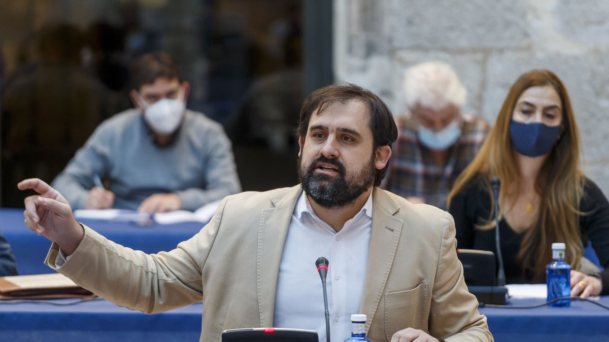 Jorge Berzosa durante una de sus intervenciones en el Pleno Municipal de esta mañana. SANTI OTERO