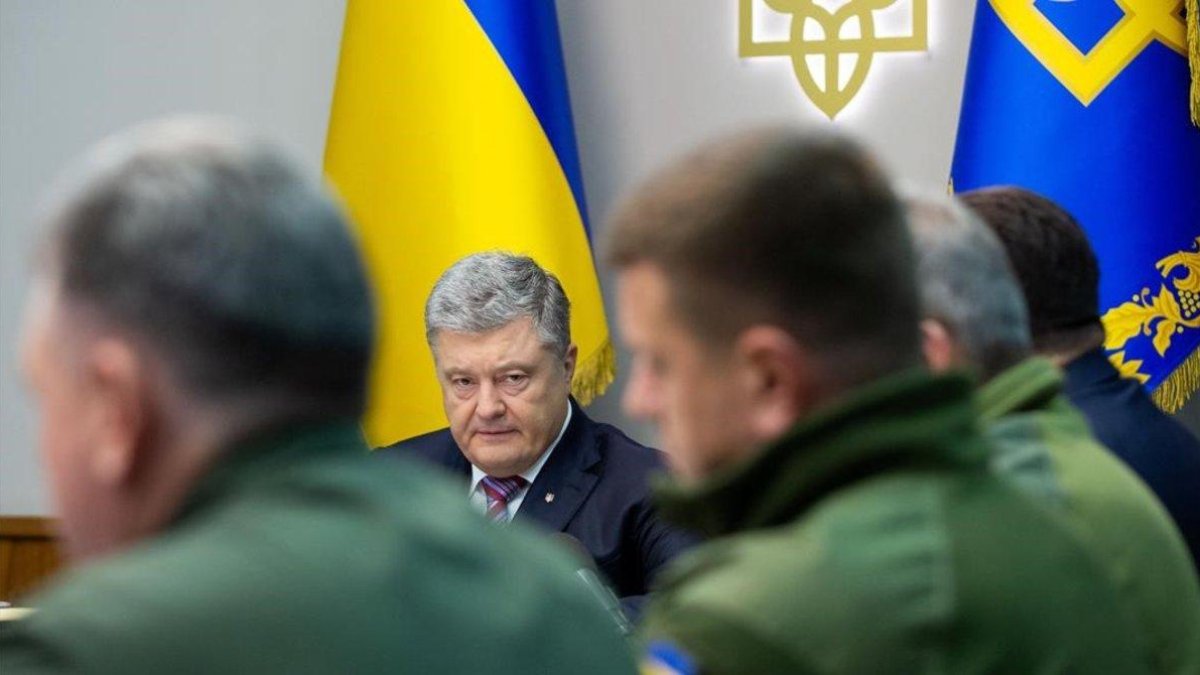 El presidente ucraniano con los altos cargos del Ejército-MYKHAILO MARKIV / REUTERS