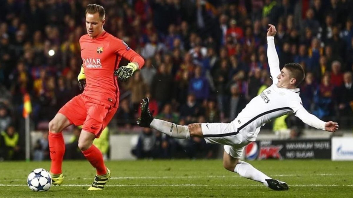 Ter Stegen evita la entrada de Verratti en la remontada del Barça sobre el PSG en el Camp Nou.-EFE
