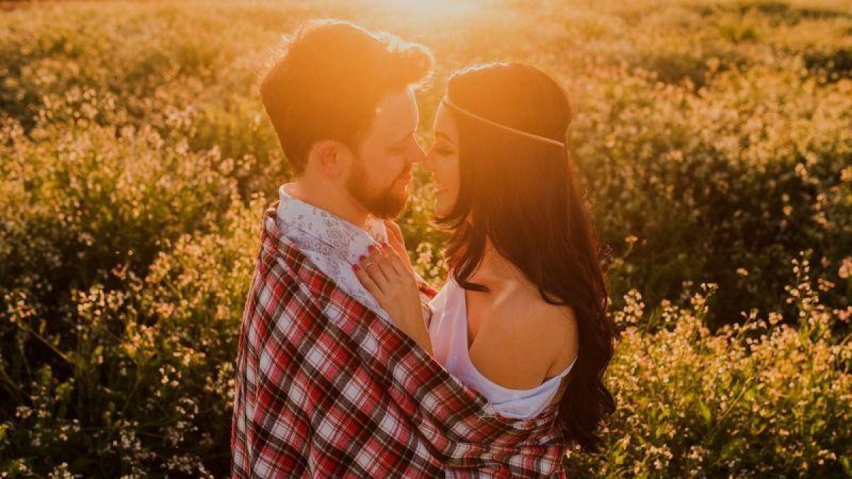 Una pareja de enamorados.-EL PERIÓDICO
