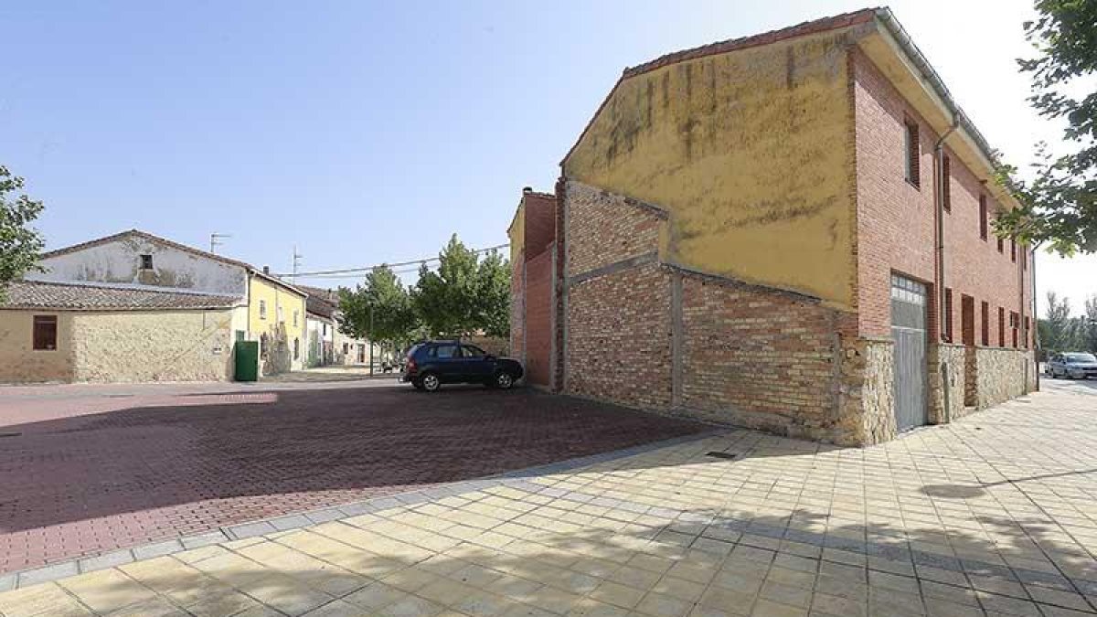 La parcela junto a esta edificación, donde se ubicaba la antigua taberna, se cederá al barrio.-RAÚL G. OCHOA