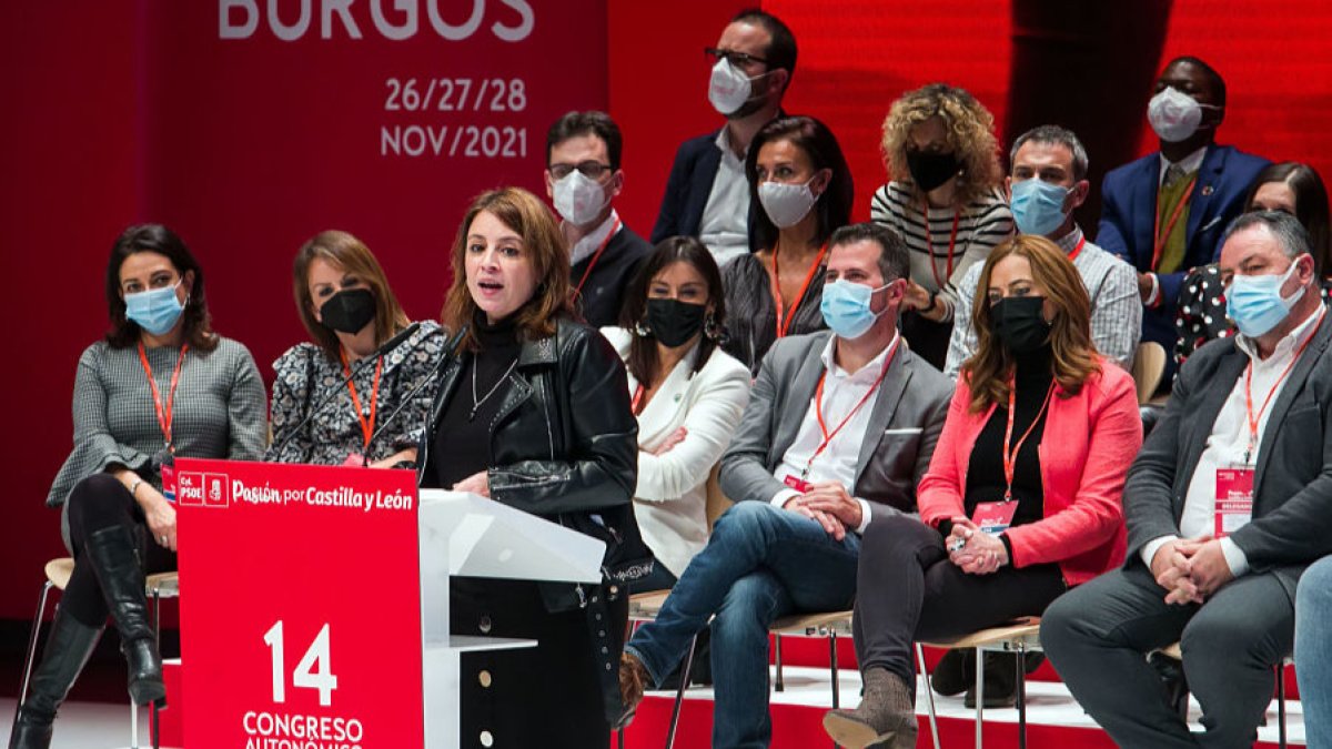 La vicesecretaria general del PSOE, Adriana Lastra, interviene en el Congreso del PSOE de Castilla y León en Burgos. TOMÁS ALONSO