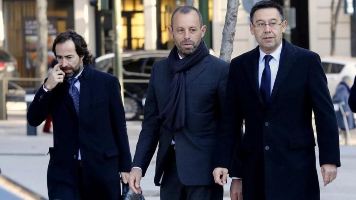 Rosell y Bartomeu llegan a la Audiencia Nacional de Madrid en febrero del 2016.-JUAN MANUEL PRATS