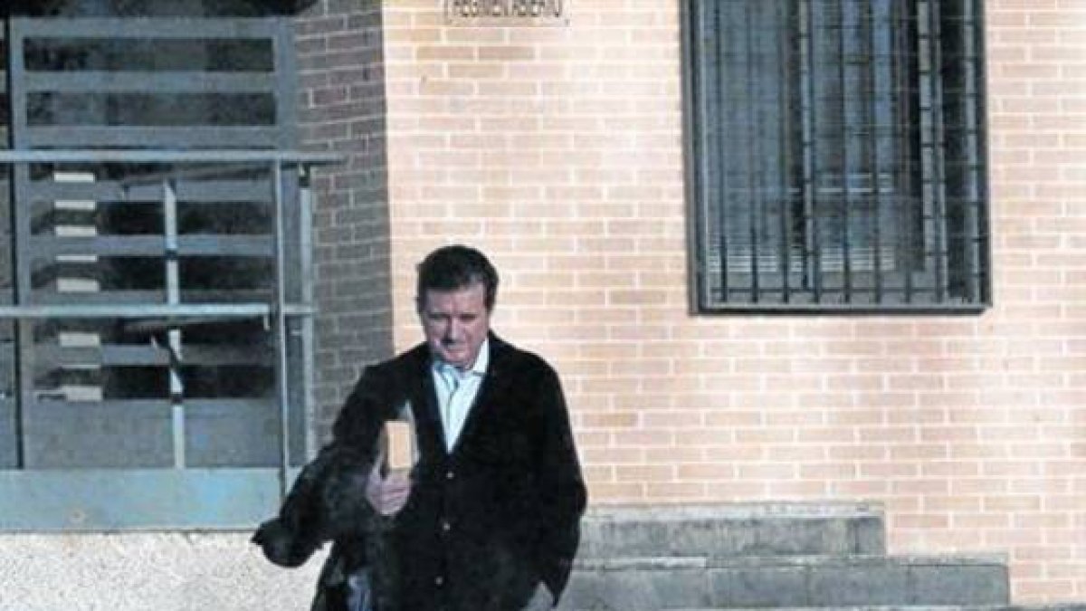 Jaume Matas abandona la prisión de Segovia tras serle concedido el tercer grado, el pasado 31 de octubre.-Foto: EFE / AURELIO MARTÍN