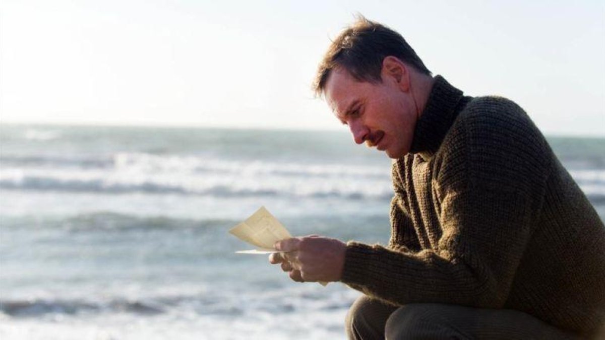 Michael Fassbender, en una imagen de 'La luz entre los océanos'.-