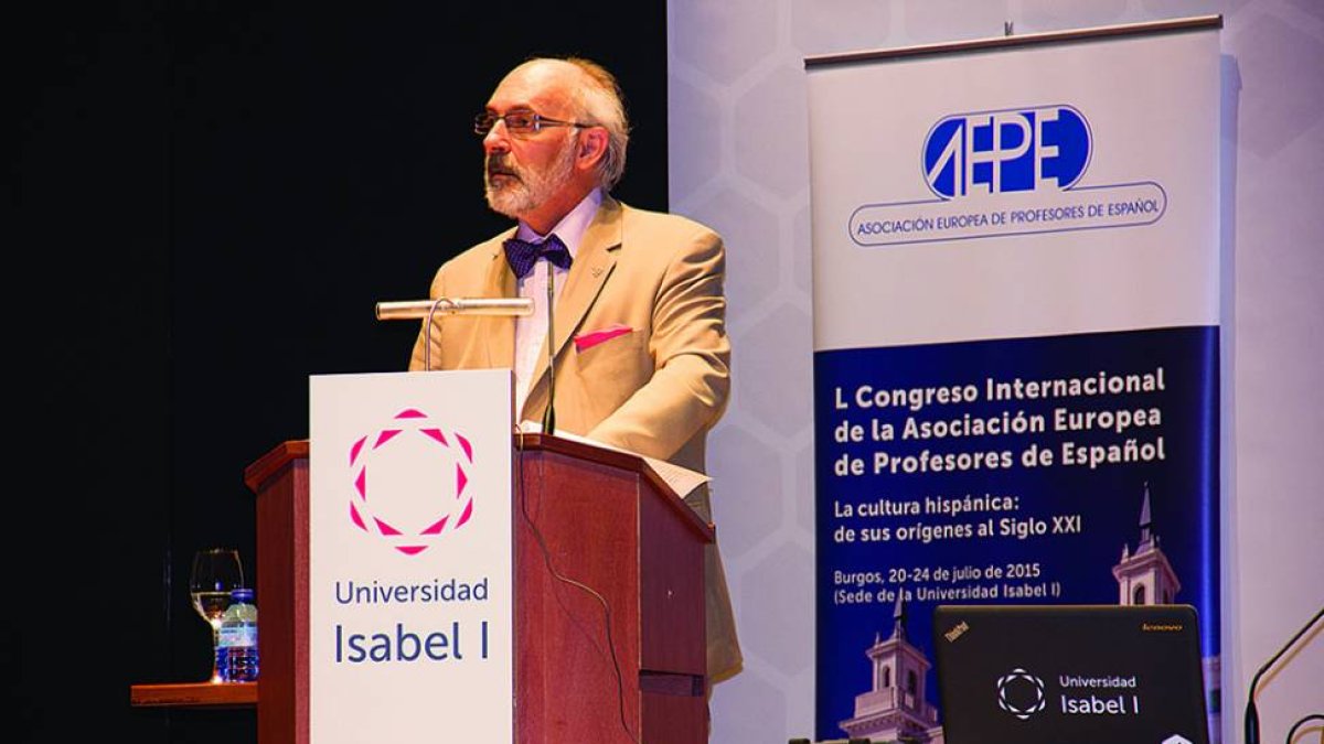 Alfredo Alvar durante su exposición ayer en la Universidad Isabel  I.-ECB