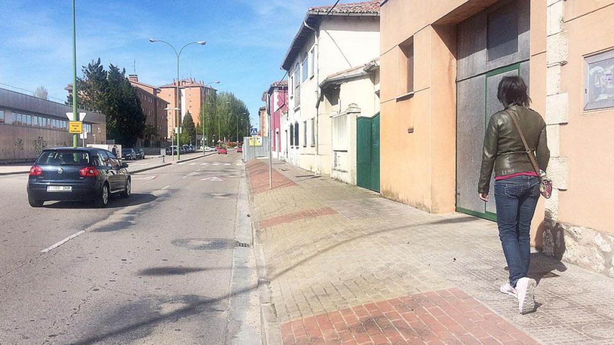Tramo de la calle Pozanos en el que se va a intervenir a finales del año.-ISRAEL L. MURILLO