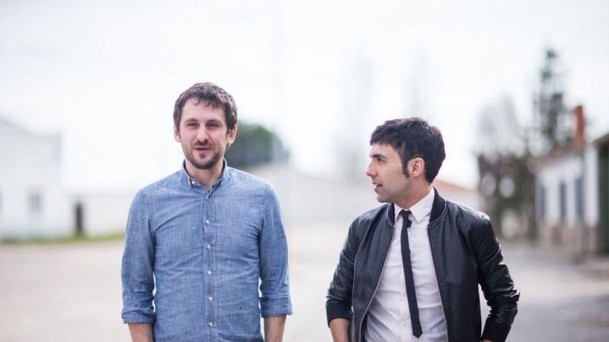 Raúl Arévalo y Antonio Díaz, en una imagen de 'El Mago Pop: 48 horas con...'.-DMAX