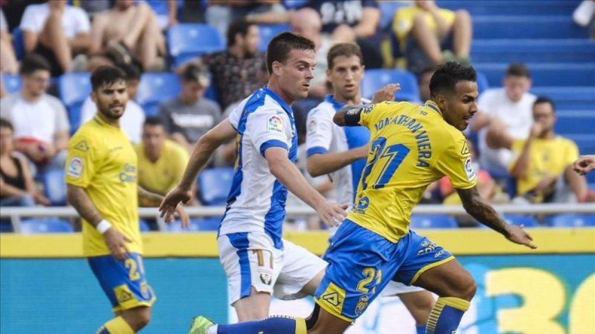 Los jugadores de Las Palmas, en un partido reciente contra el Leganés.-EFE / ANGEL MEDINA G