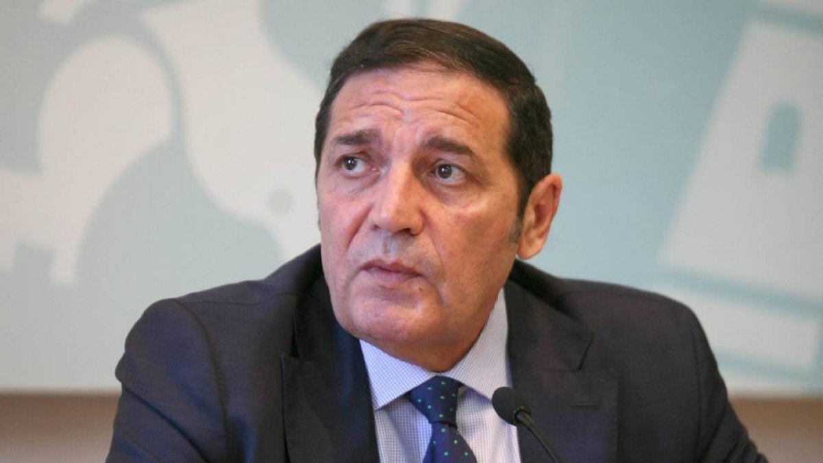El consejero de Sanidad, Antonio María Sáez Aguado, informa sobre las novedades del programa de vacunación sistemática de Castilla y León para 2015-Ical