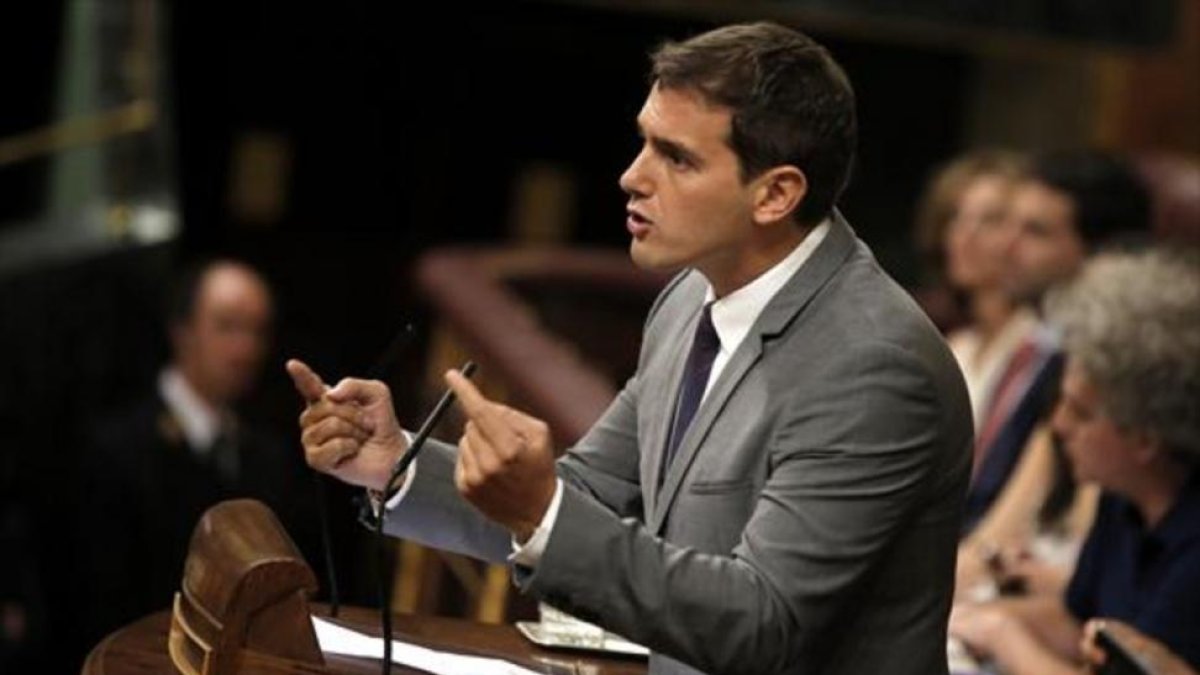 Albert Rivera, durante su intervención desde la tribuna de oradores del Congreso el pasado día 2.-JOSÉ LUIS ROCA