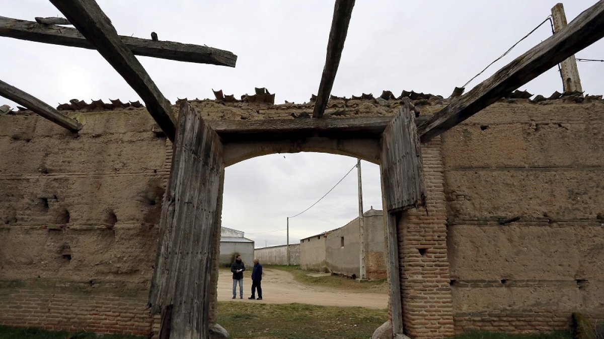 Pueblo abandonado de Villar de Matacabras (Ávila). ICAL