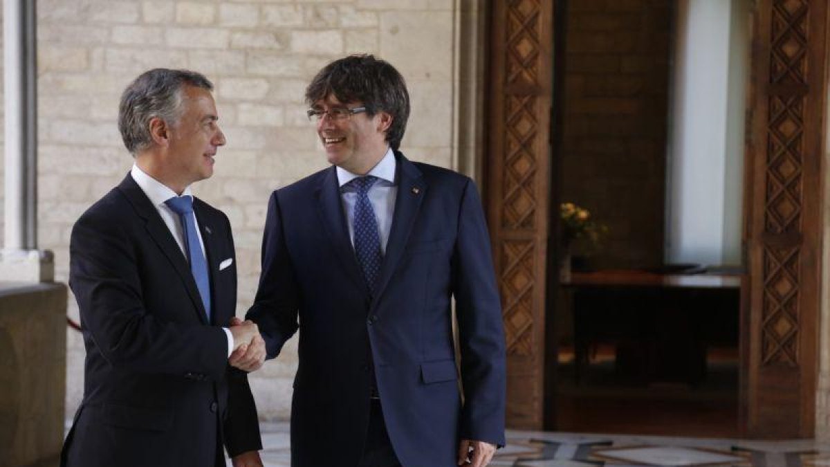 El lehendakari Urkullu no está a favor de que Puigdemont gobierne desde Bruselas: Para dirigir un país, hay que estar presente-JULIO CARBO (ARCHIVO)