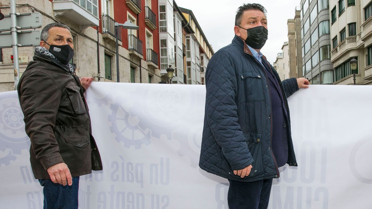 Juan Núñez (CCOO) y Pablo Dionisio Fraile (UGT) en la pasada manifestación del 1 de Mayo. TOMÁS ALONSO