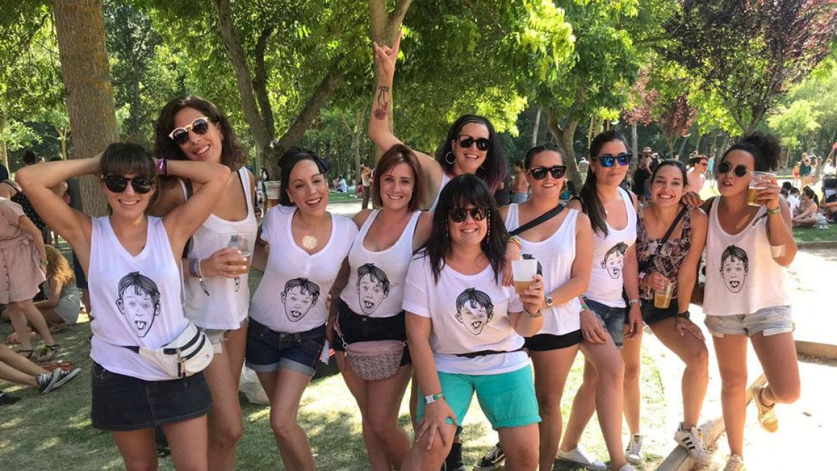 Bea, Leti y sus amigas; fans hasta la médula de Ladilla Rusa y ‘Macaulay Culkin’.-ECB